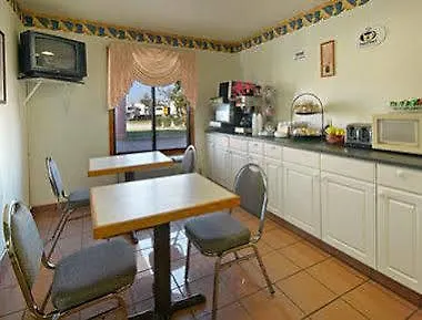 Super 8 by Wyndham O\'Fallon MO/St. Louis Area 